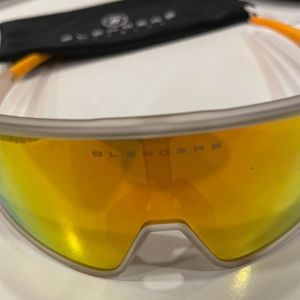 Blenders wraparound polarized sunglasses - Saturn Cloud